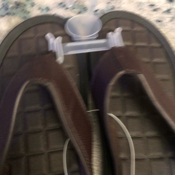 Kenneth Cole Quilted Brown Flip-Flops - Picture 3 of 6